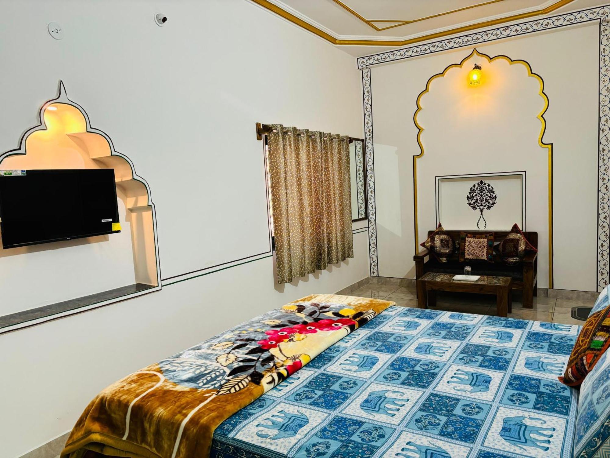 Hotel Tulsi Palace 布什格尔 外观 照片